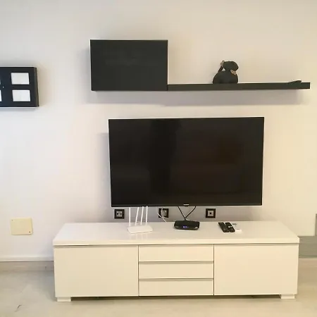 Spazioso E Incantevole, Funzionale, Wi-fi, Ac, Patio, Piscina Condivisa Apartamento *