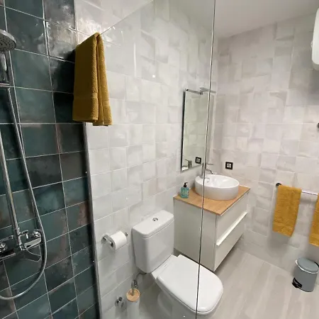 Spazioso E Incantevole, Funzionale, Wi-fi, Ac, Patio, Piscina Condivisa *