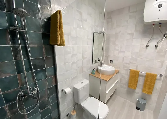 Spazioso E Incantevole, Funzionale, Wi-fi, Ac, Patio, Piscina Condivisa *