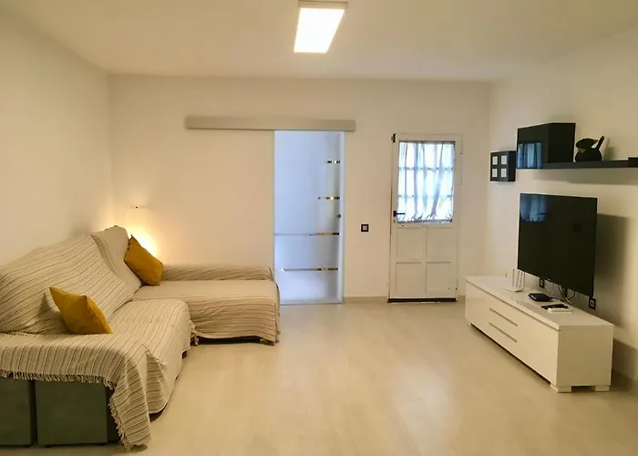 Spazioso E Incantevole, Funzionale, Wi-fi, Ac, Patio, Piscina Condivisa アパート