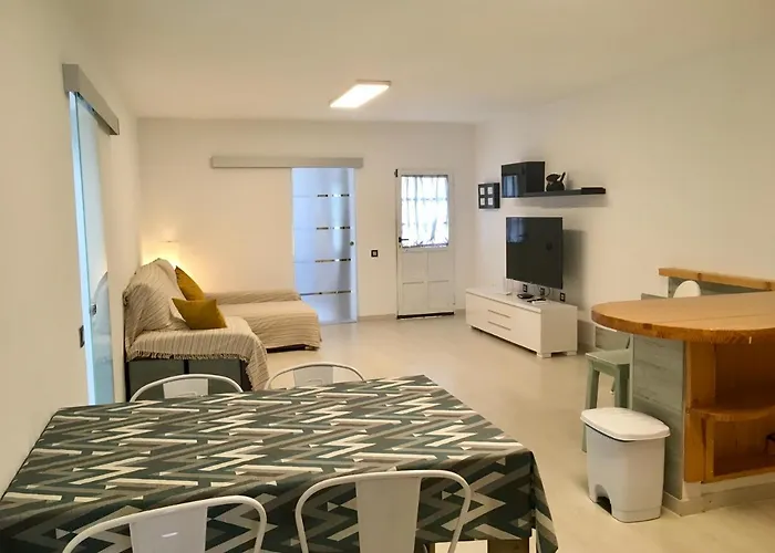 アパート Spazioso E Incantevole, Funzionale, Wi-fi, Ac, Patio, Piscina Condivisa コスタ・カルマ