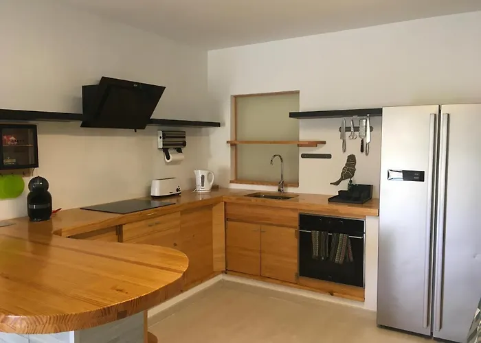 Spazioso E Incantevole, Funzionale, Wi-fi, Ac, Patio, Piscina Condivisa *