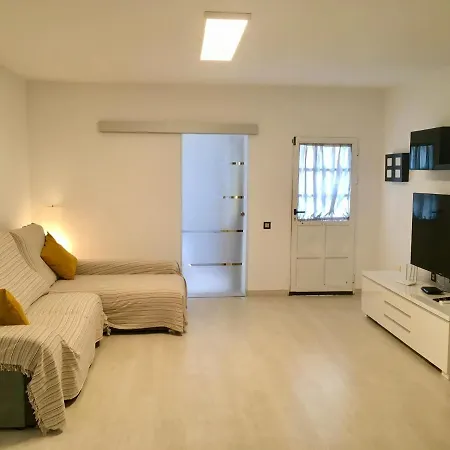 Spazioso E Incantevole, Funzionale, Wi-fi, Ac, Patio, Piscina Condivisa Apartmán