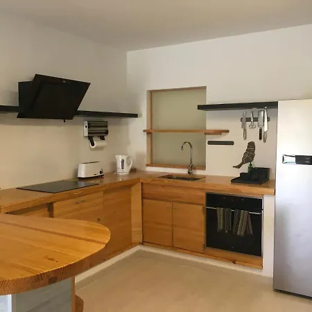 Spazioso E Incantevole, Funzionale, Wi-fi, Ac, Patio, Piscina Condivisa *